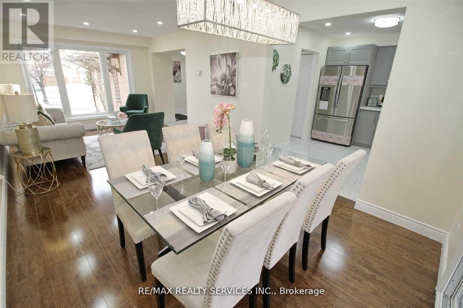 Photo 7 of 18 Festoon Place, Brampton ON