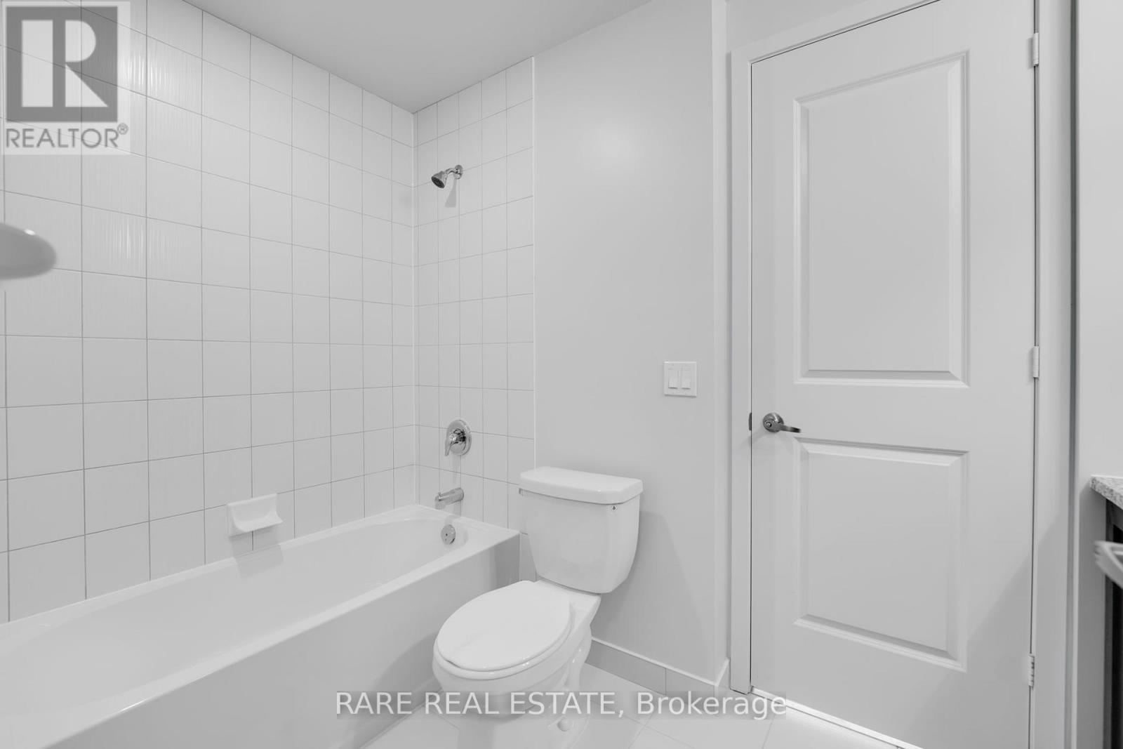 Photo 11 of 2803 38 Annie Craig Drive, Toronto ON