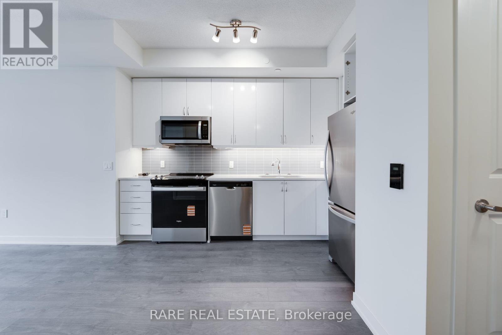 Photo 5 of 2803 38 Annie Craig Drive, Toronto ON