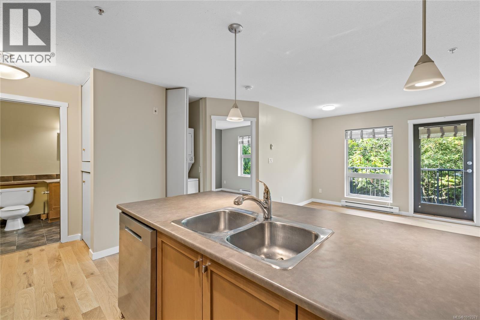 209 555 Franklyn St, Nanaimo