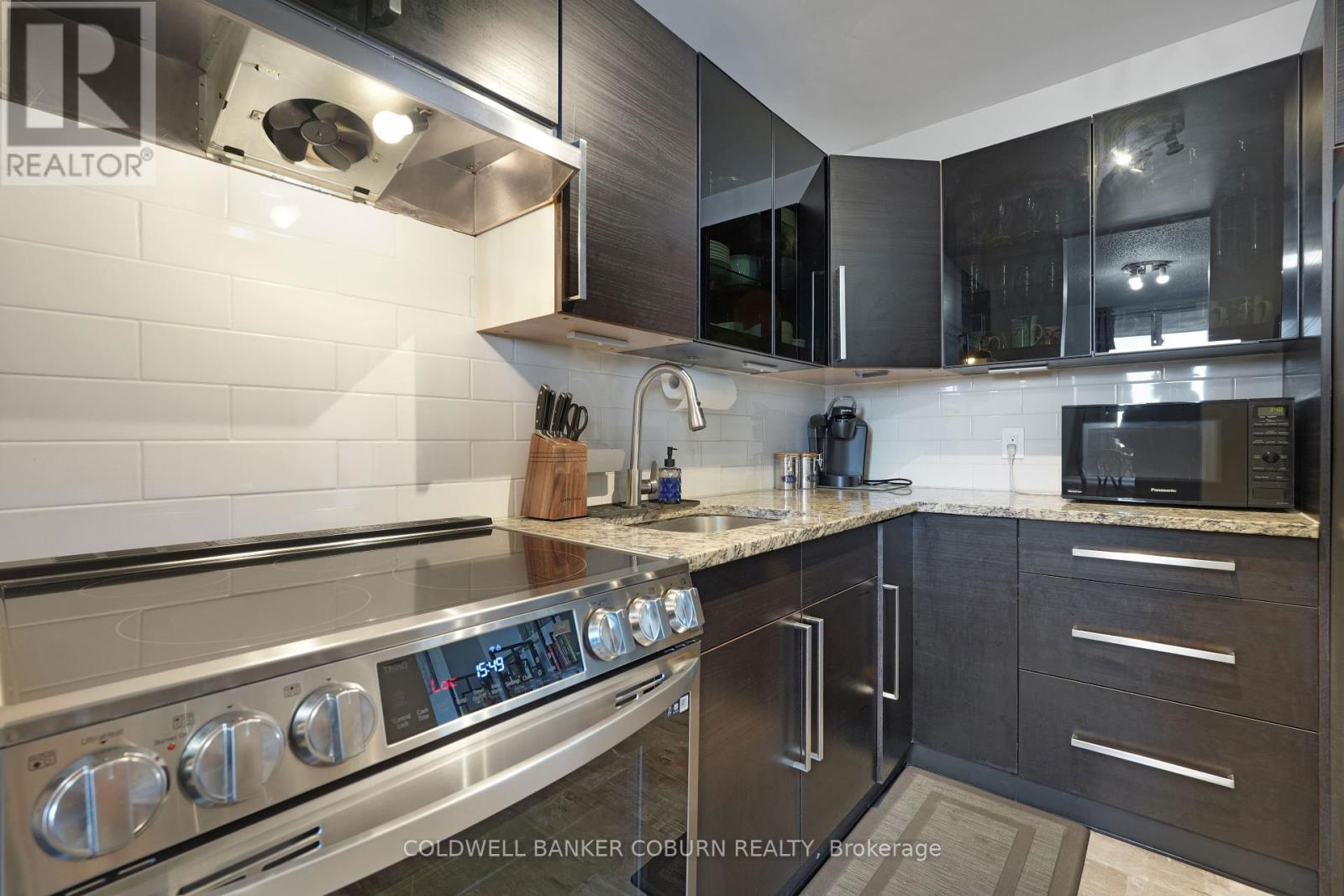 Photo 10 of 614 2020 Jasmine Crescent, Ottawa ON