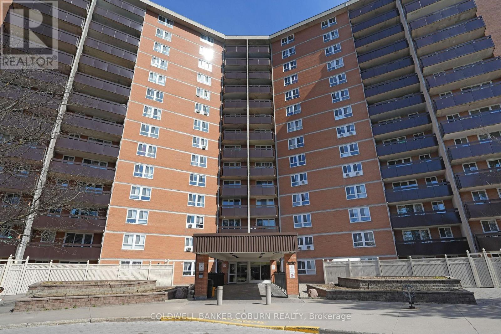 Photo 2 of 614 2020 Jasmine Crescent, Ottawa ON