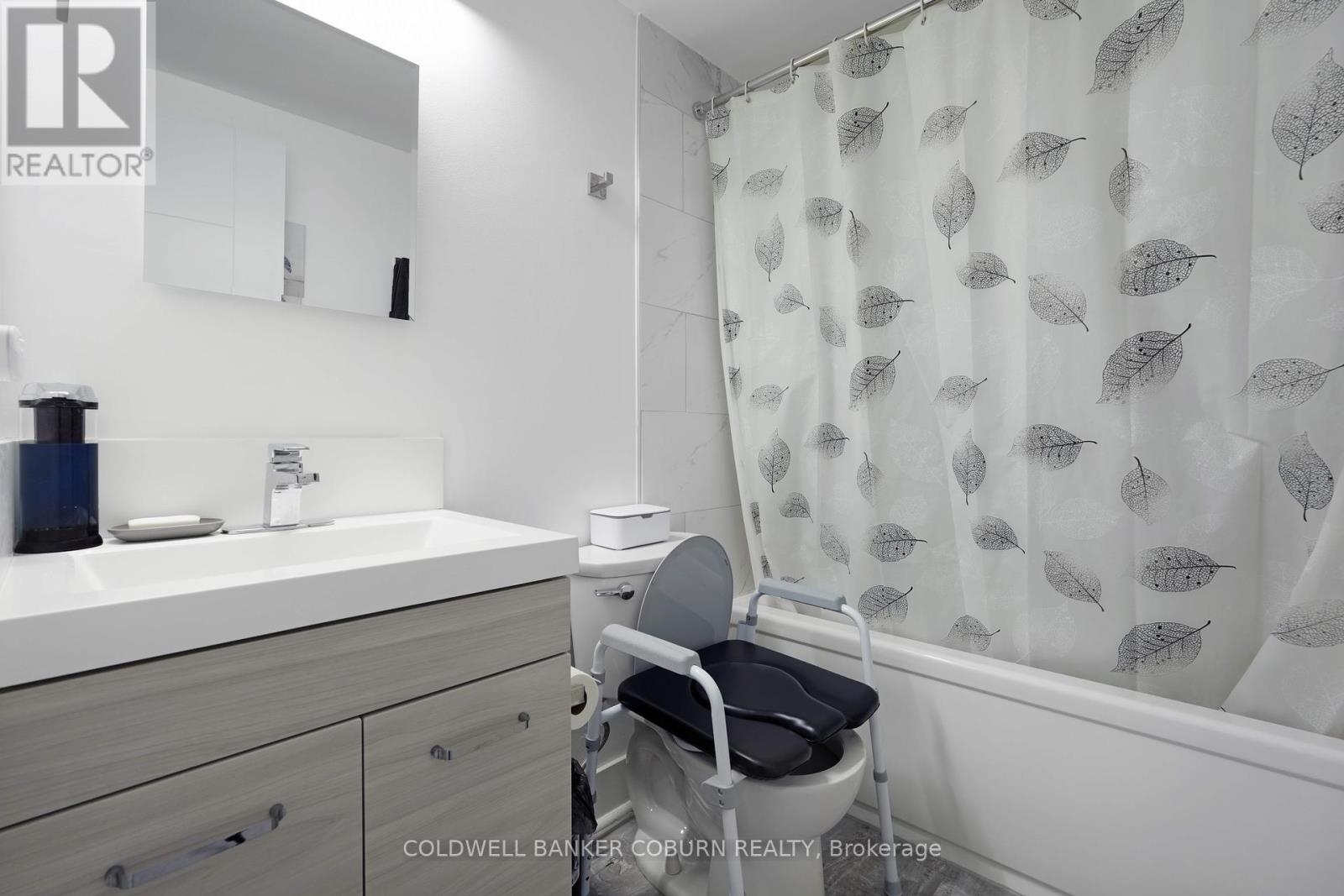 Photo 21 of 614 2020 Jasmine Crescent, Ottawa ON