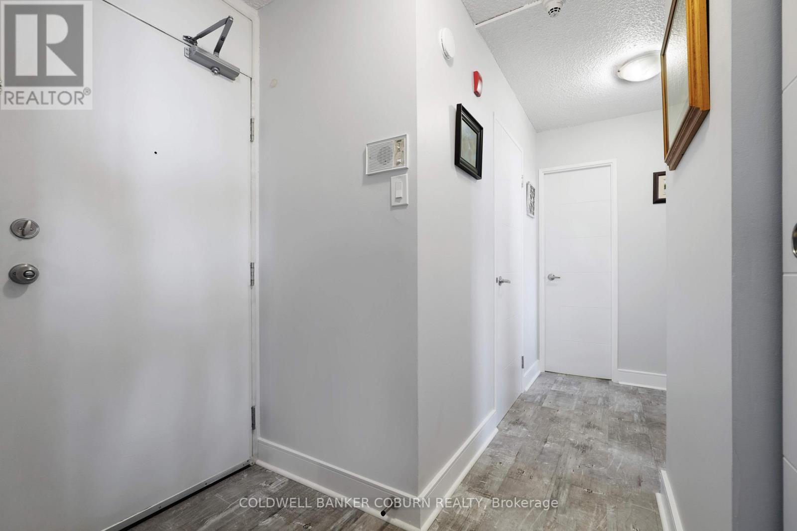 Photo 3 of 614 2020 Jasmine Crescent, Ottawa ON
