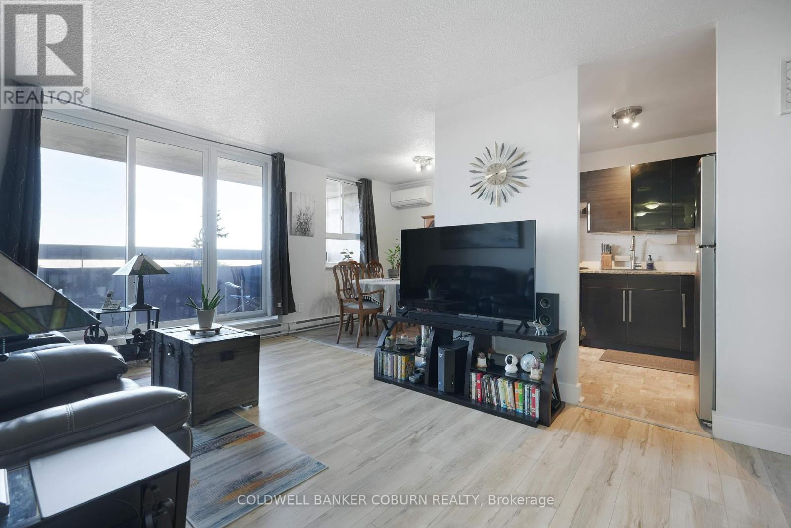 Photo 4 of 614 2020 Jasmine Crescent, Ottawa ON