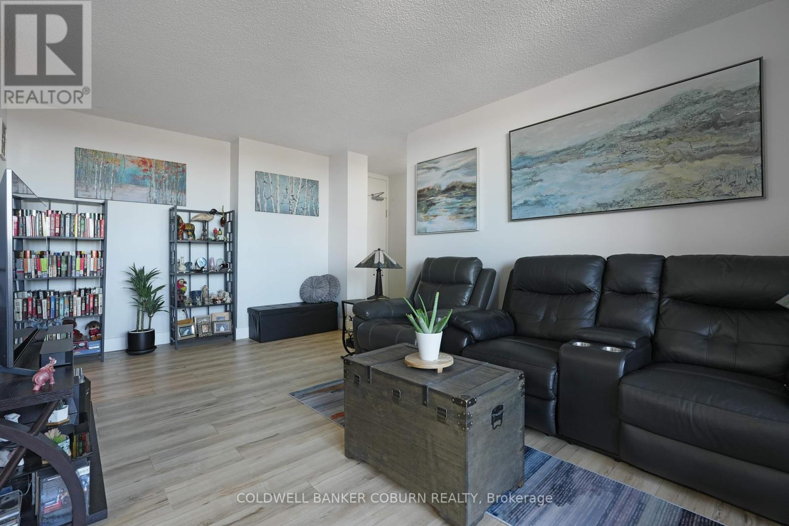 Photo 7 of 614 2020 Jasmine Crescent, Ottawa ON