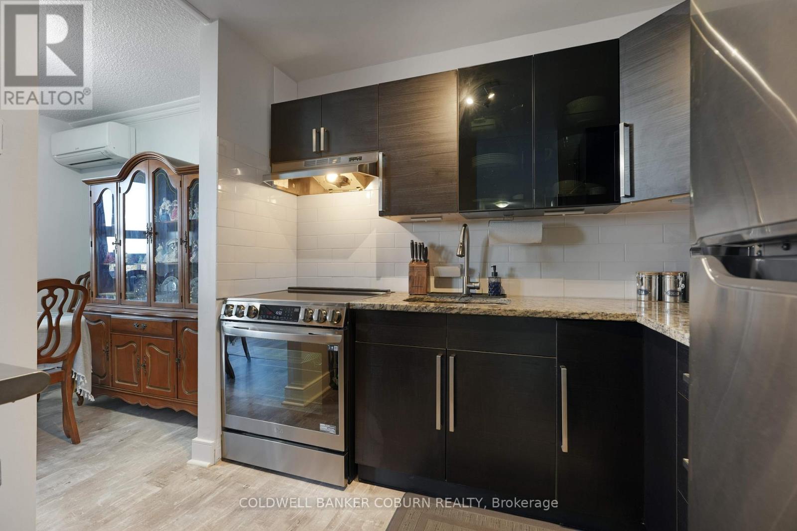 Photo 8 of 614 2020 Jasmine Crescent, Ottawa ON