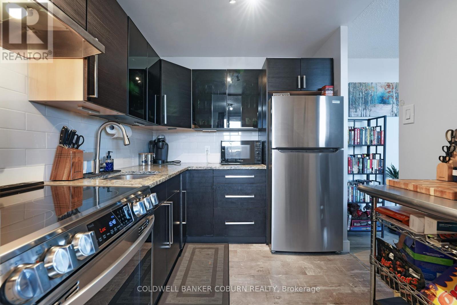 Photo 9 of 614 2020 Jasmine Crescent, Ottawa ON