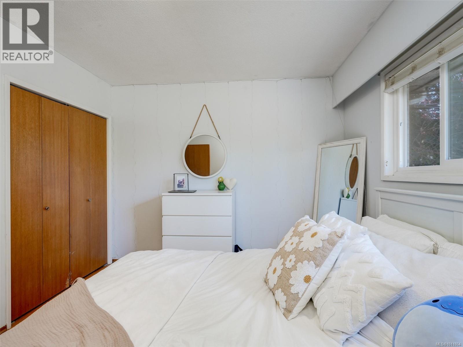 Photo 16 of 3988 Birchwood St, Saanich BC