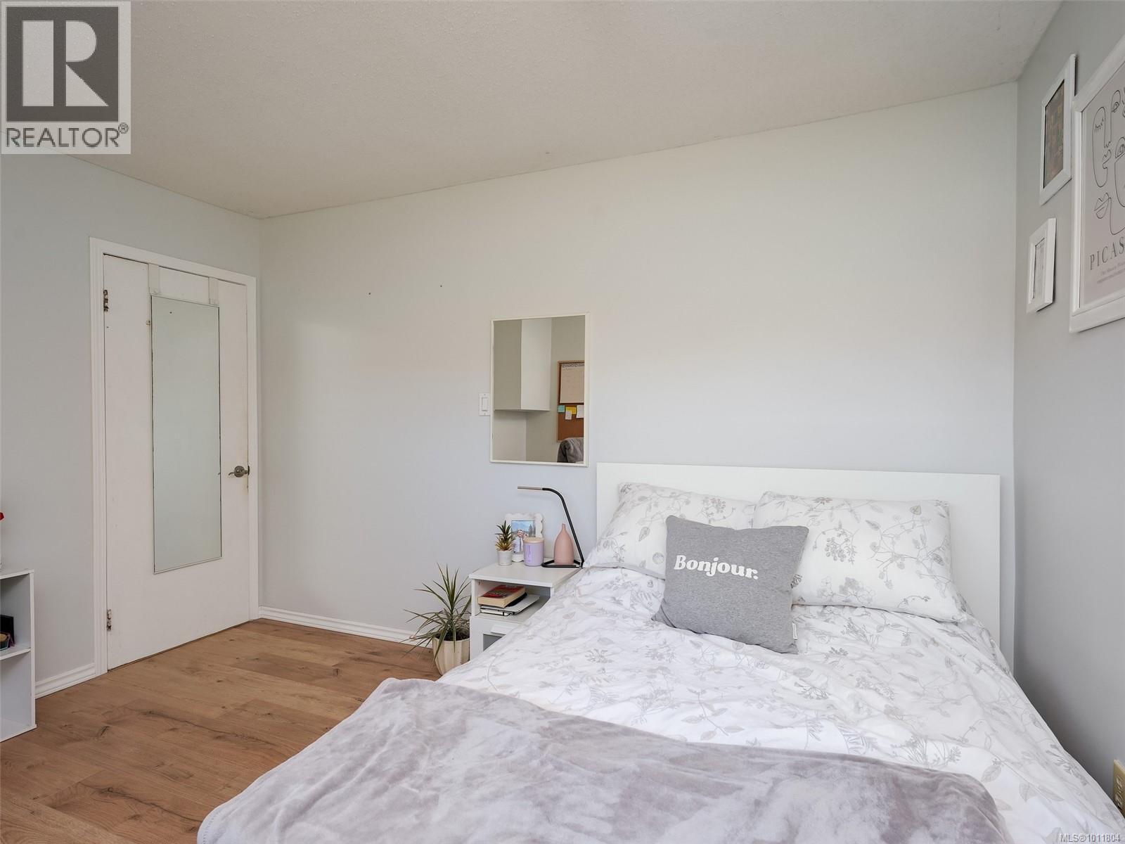 Photo 18 of 3988 Birchwood St, Saanich BC