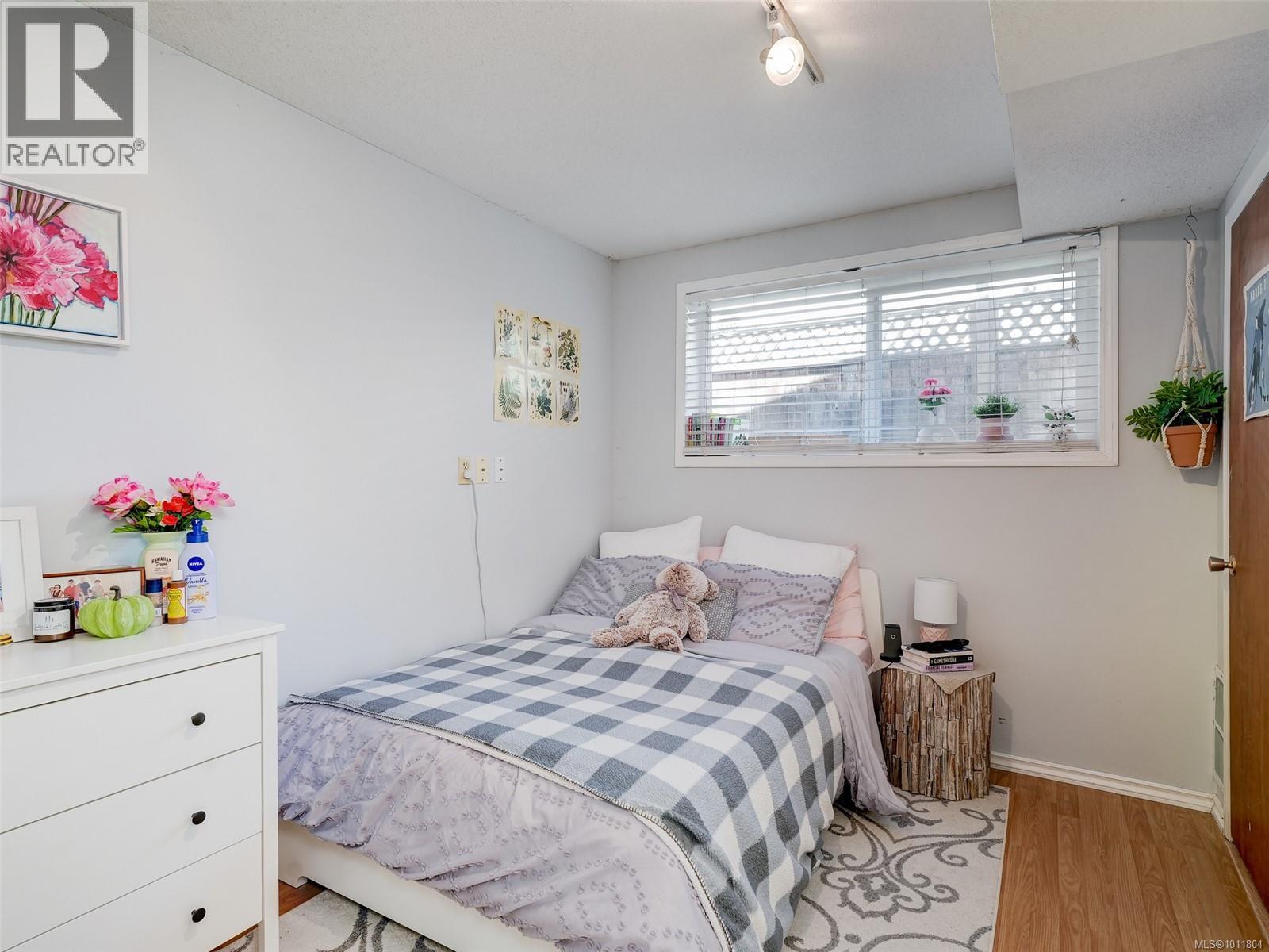 Photo 19 of 3988 Birchwood St, Saanich BC