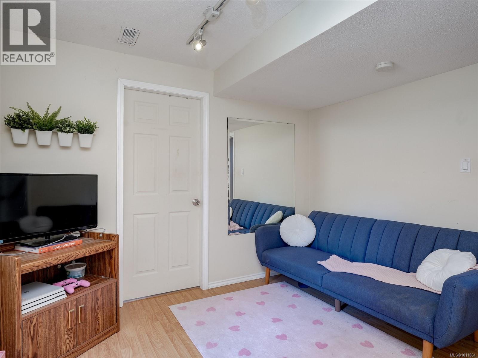 Photo 20 of 3988 Birchwood St, Saanich BC