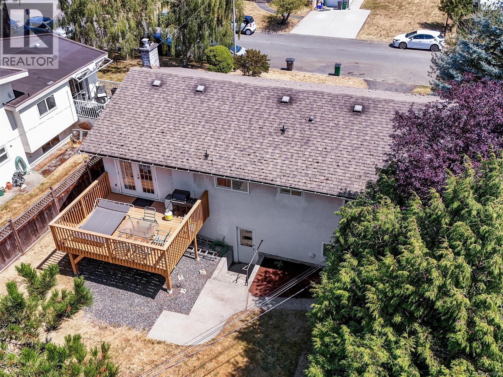 Photo 28 of 3988 Birchwood St, Saanich BC