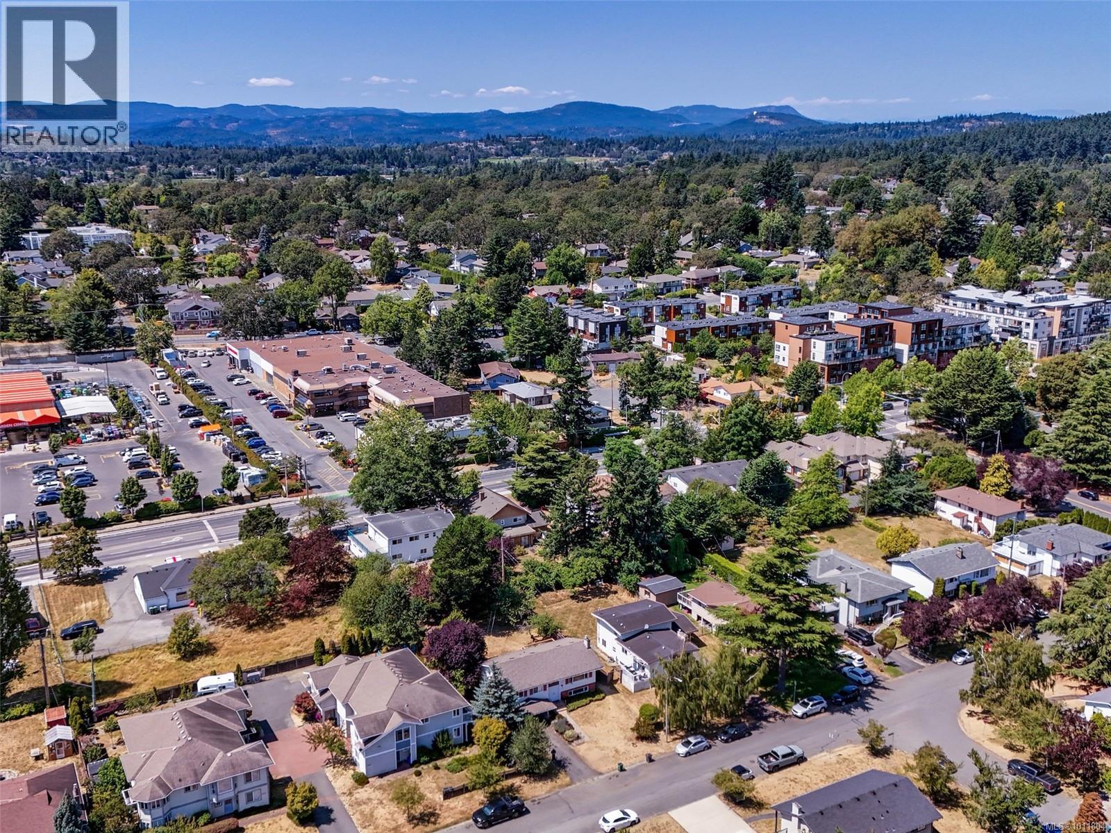 Photo 29 of 3988 Birchwood St, Saanich BC