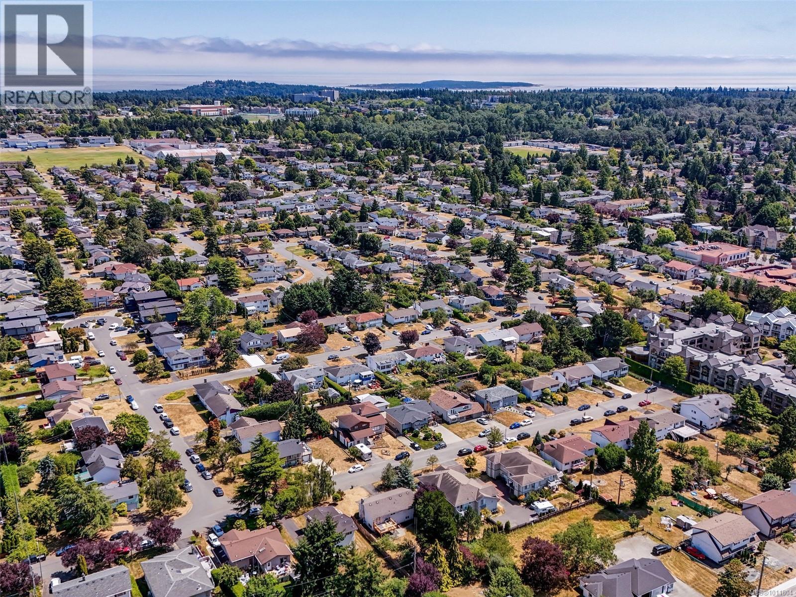 Photo 31 of 3988 Birchwood St, Saanich BC