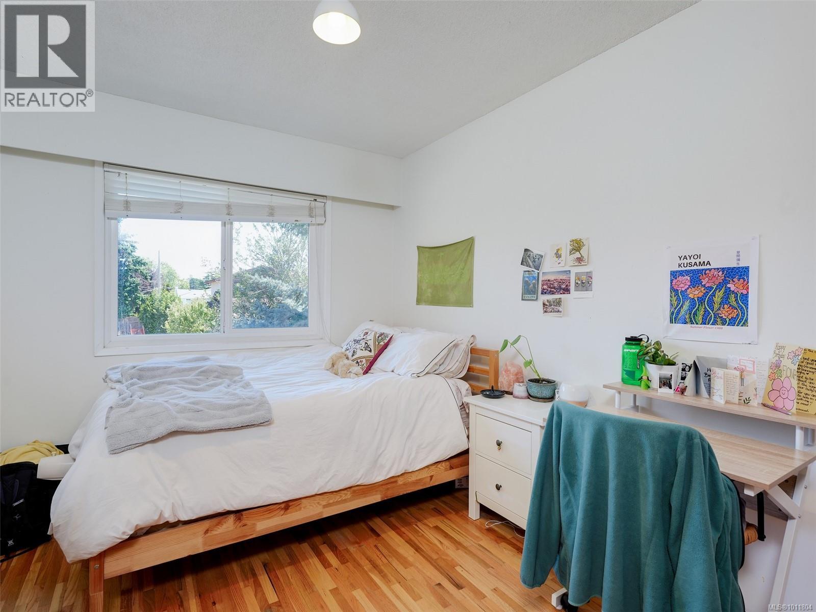 Photo 9 of 3988 Birchwood St, Saanich BC