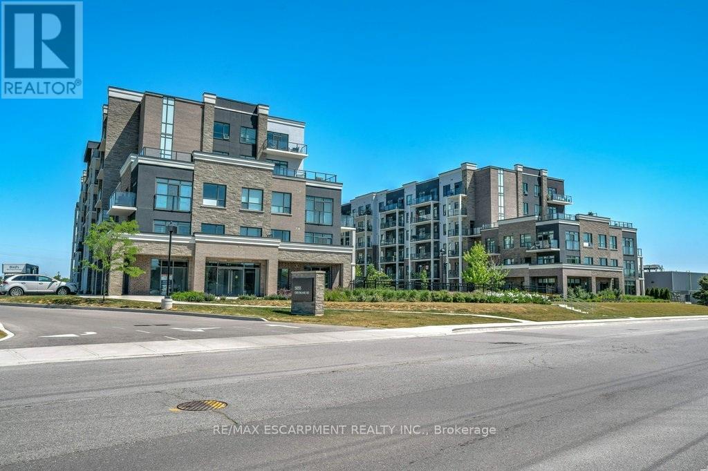 Photo 2 of 213 5055 Greenlane Road, Lincoln ON