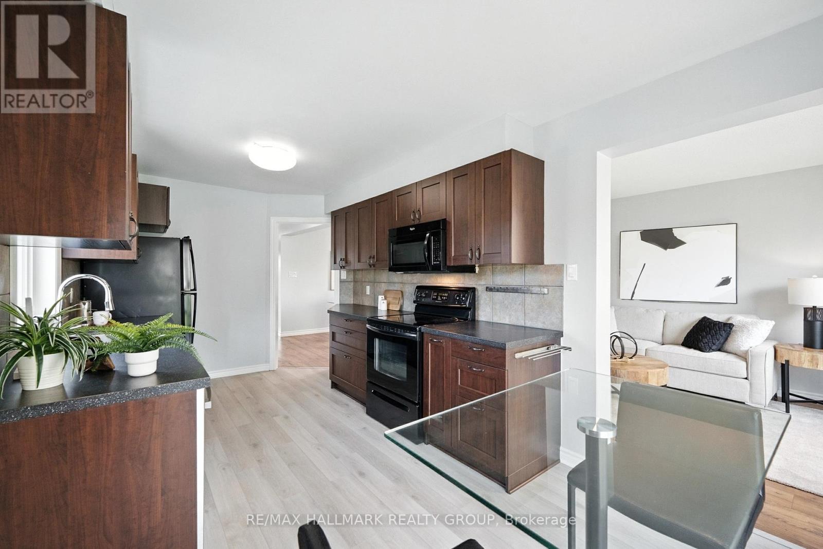Photo 13 of 55 Fair Oaks Crescent, Ottawa ON