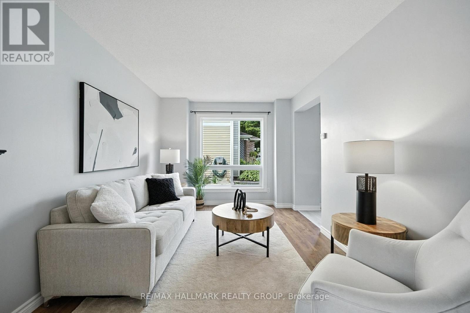 Photo 8 of 55 Fair Oaks Crescent, Ottawa ON