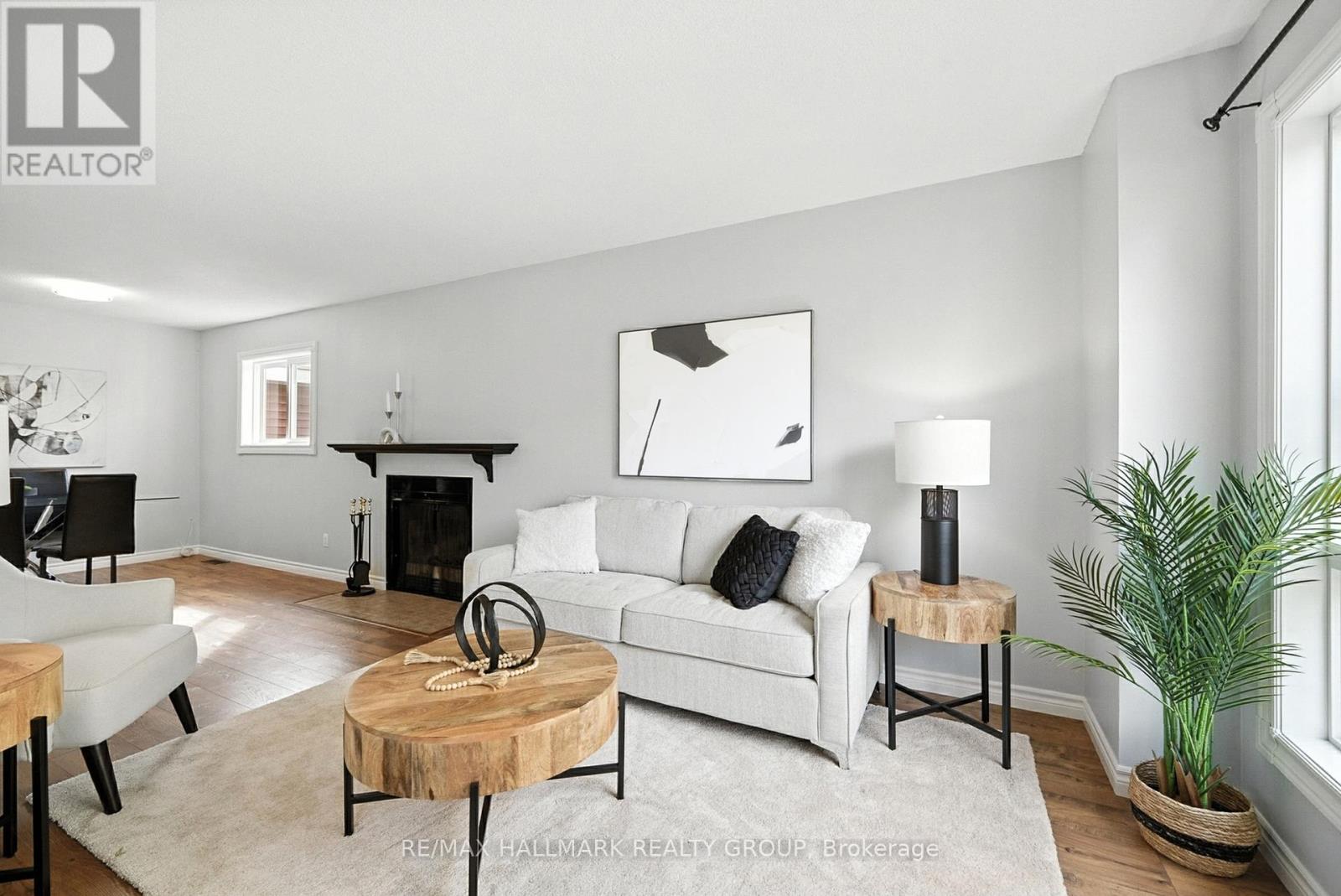 Photo 9 of 55 Fair Oaks Crescent, Ottawa ON