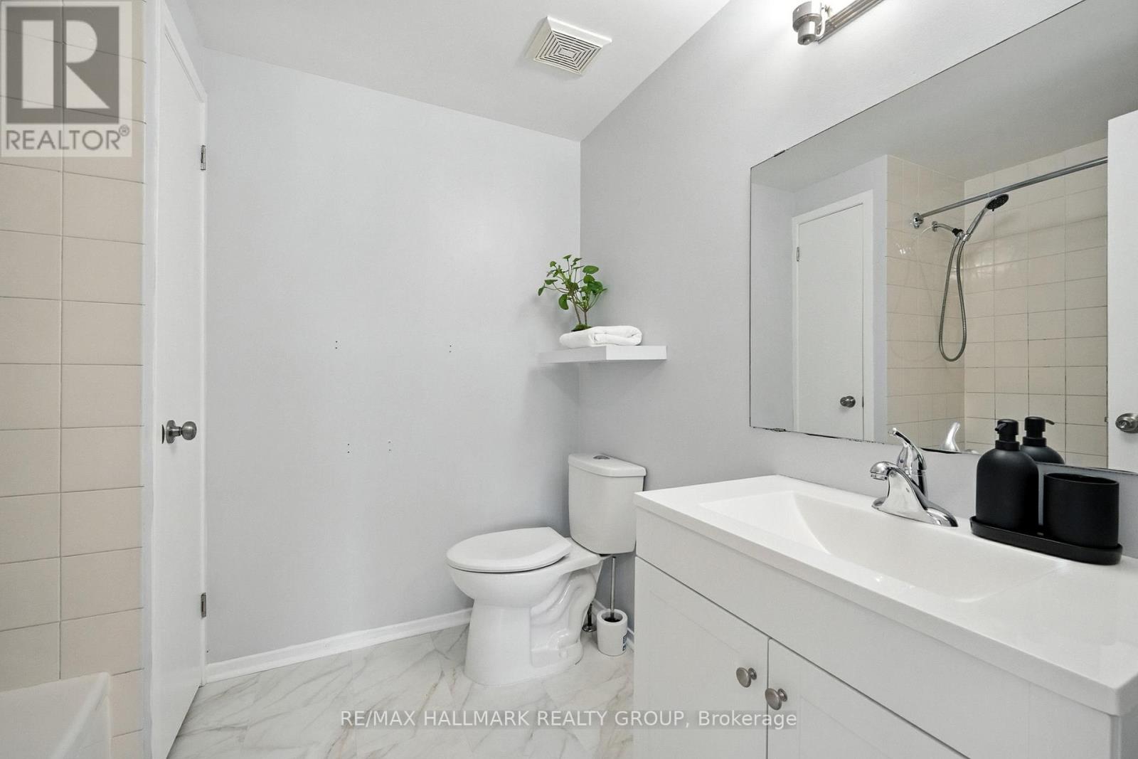 Photo 23 of 55 Fair Oaks Crescent, Ottawa ON