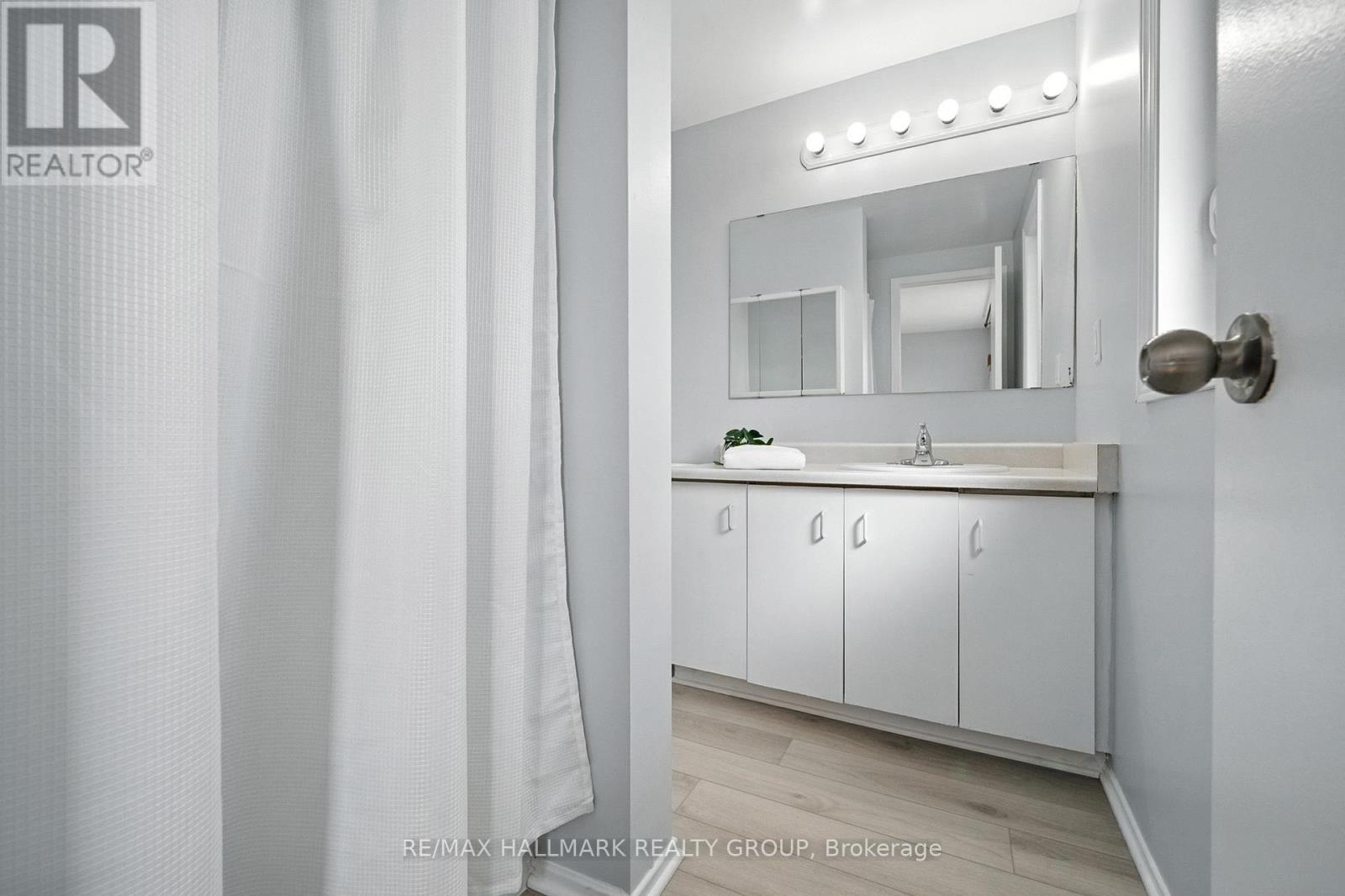 Photo 19 of 55 Fair Oaks Crescent, Ottawa ON