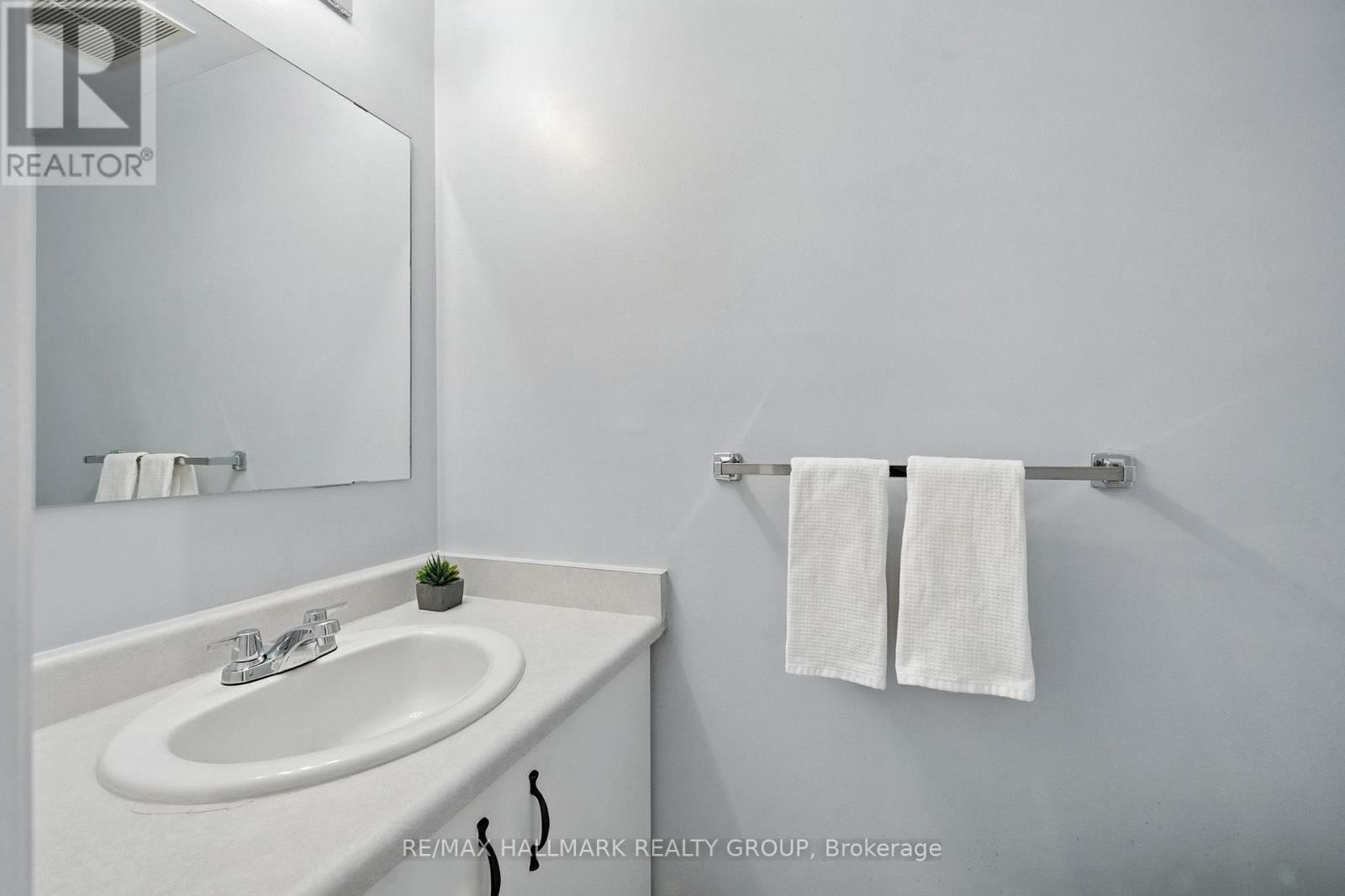 Photo 17 of 55 Fair Oaks Crescent, Ottawa ON