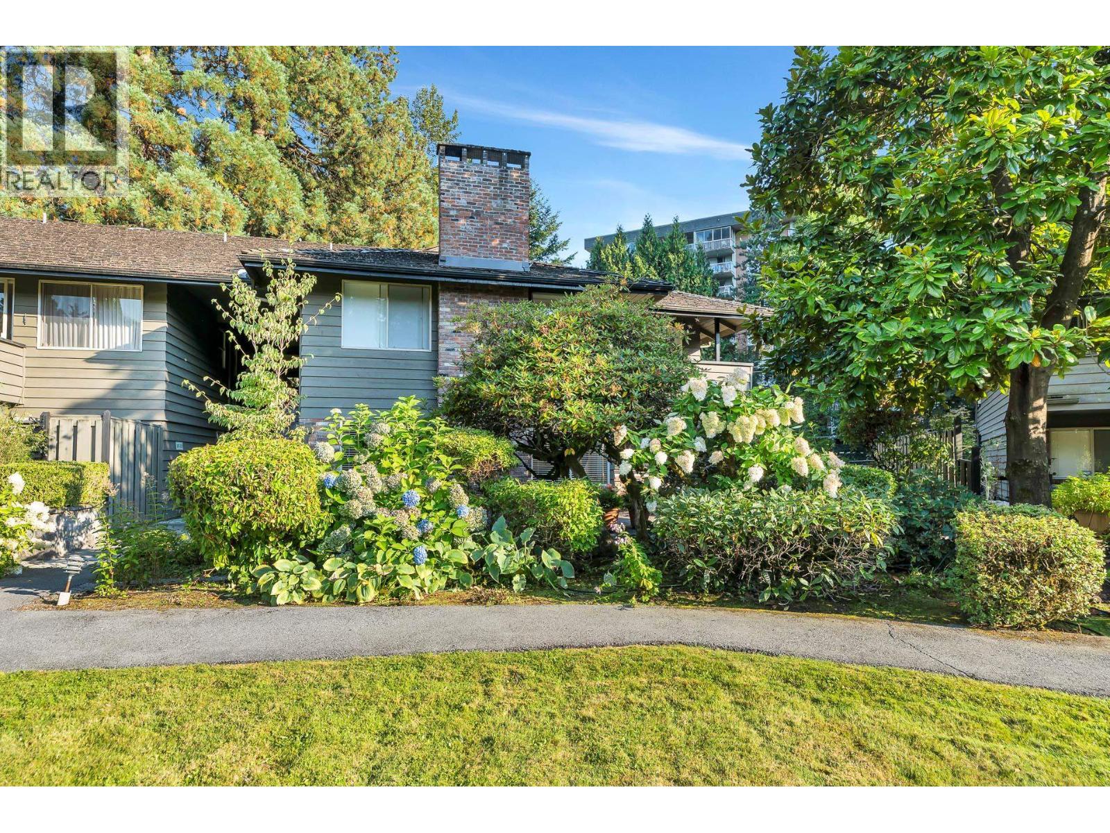 208 235 KEITH ROAD, West Vancouver
