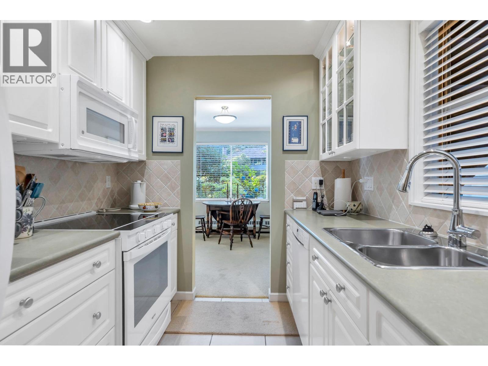 208 235 KEITH ROAD, West Vancouver