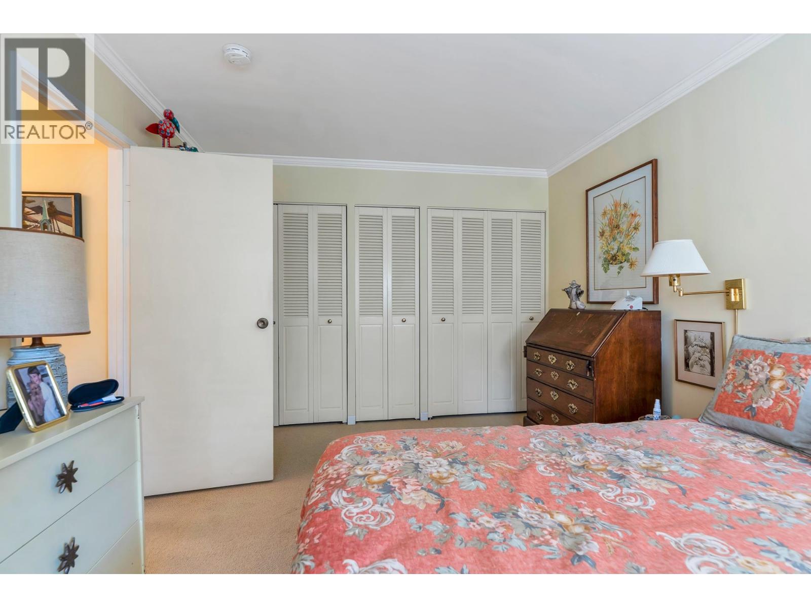 208 235 KEITH ROAD, West Vancouver