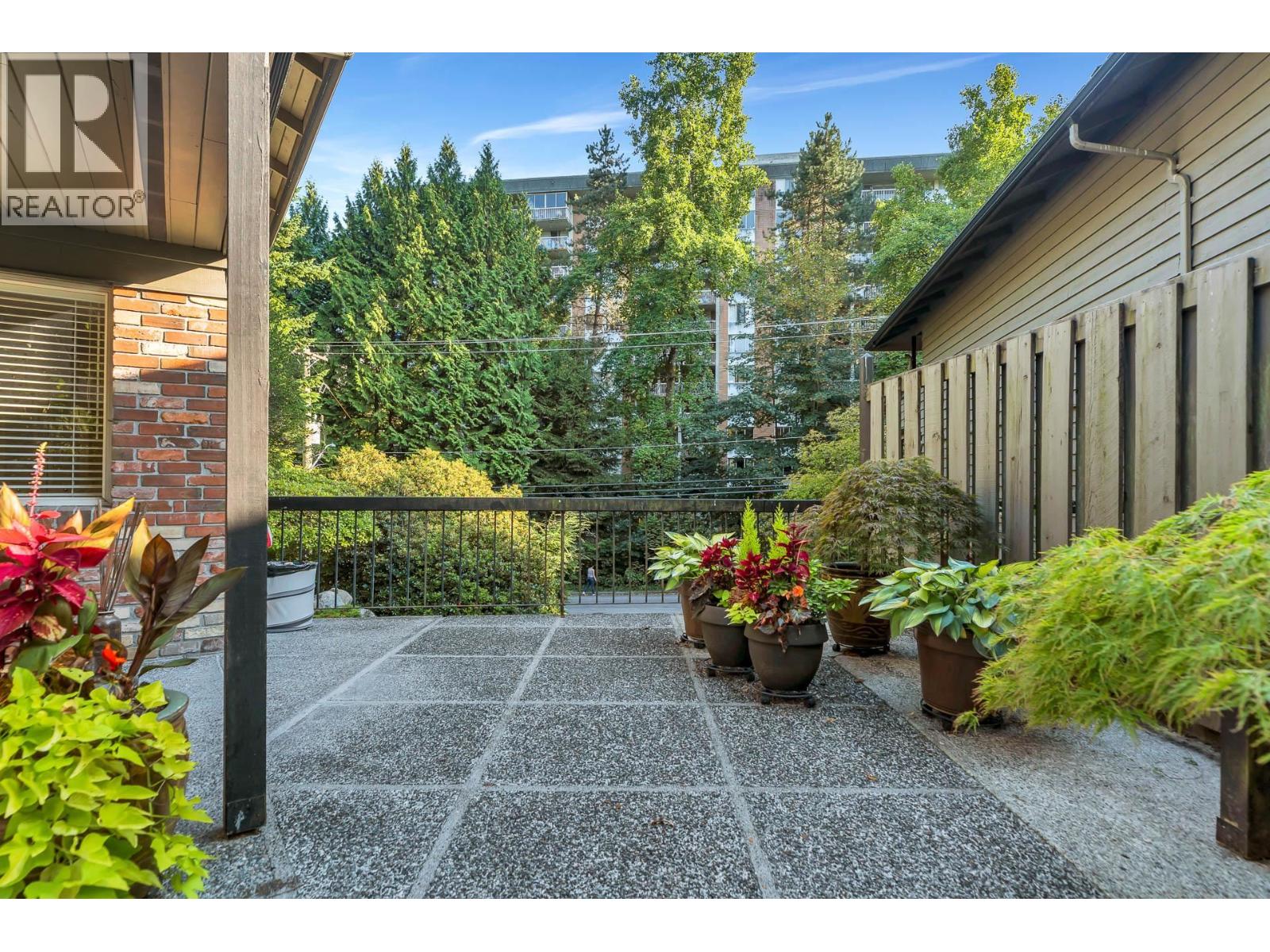208 235 KEITH ROAD, West Vancouver