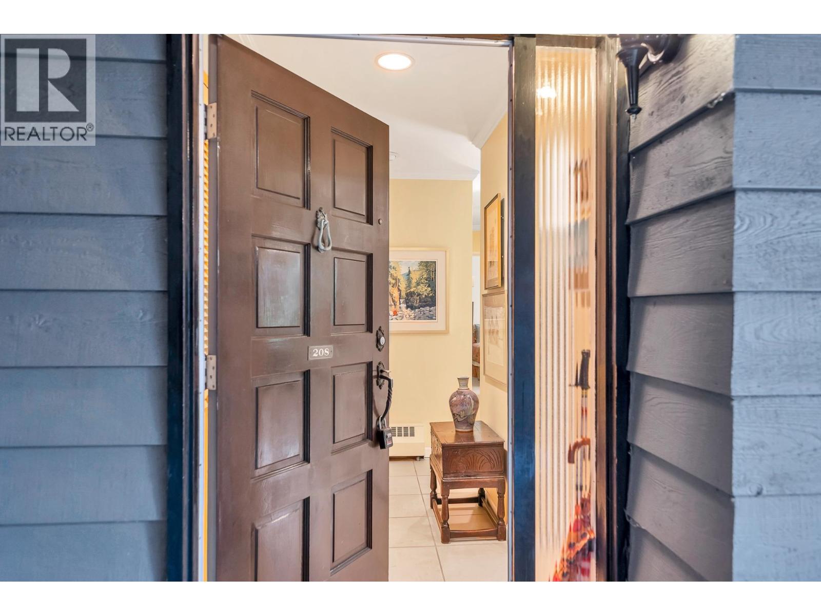 208 235 KEITH ROAD, West Vancouver