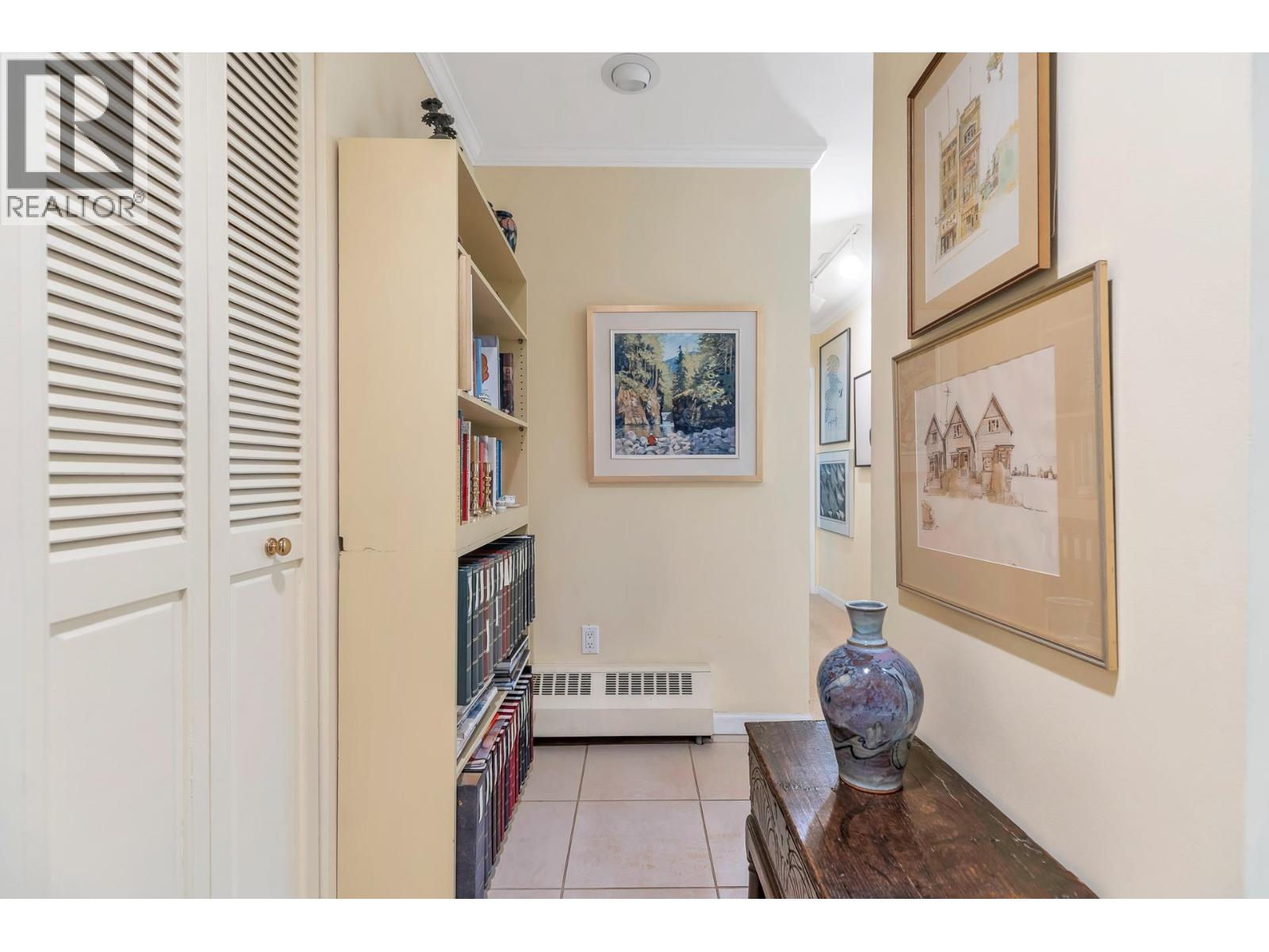 208 235 KEITH ROAD, West Vancouver