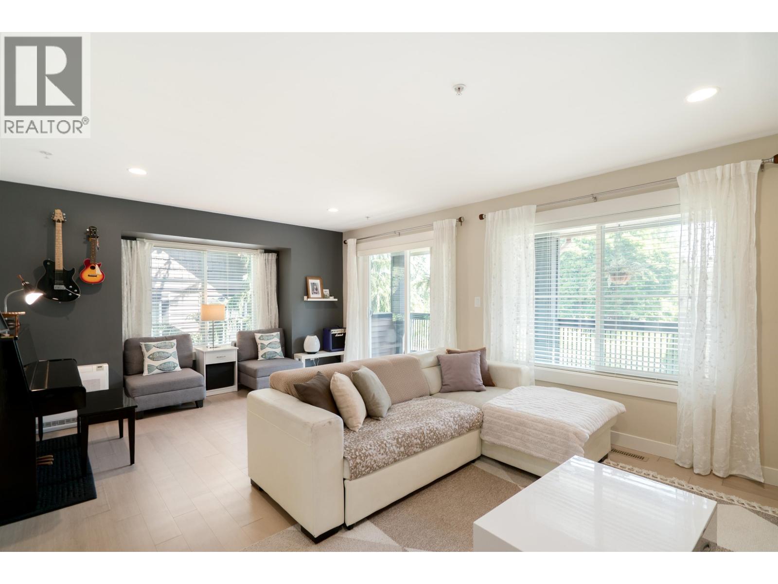 Photo 3 of 9 22206 124 Avenue, Maple Ridge BC