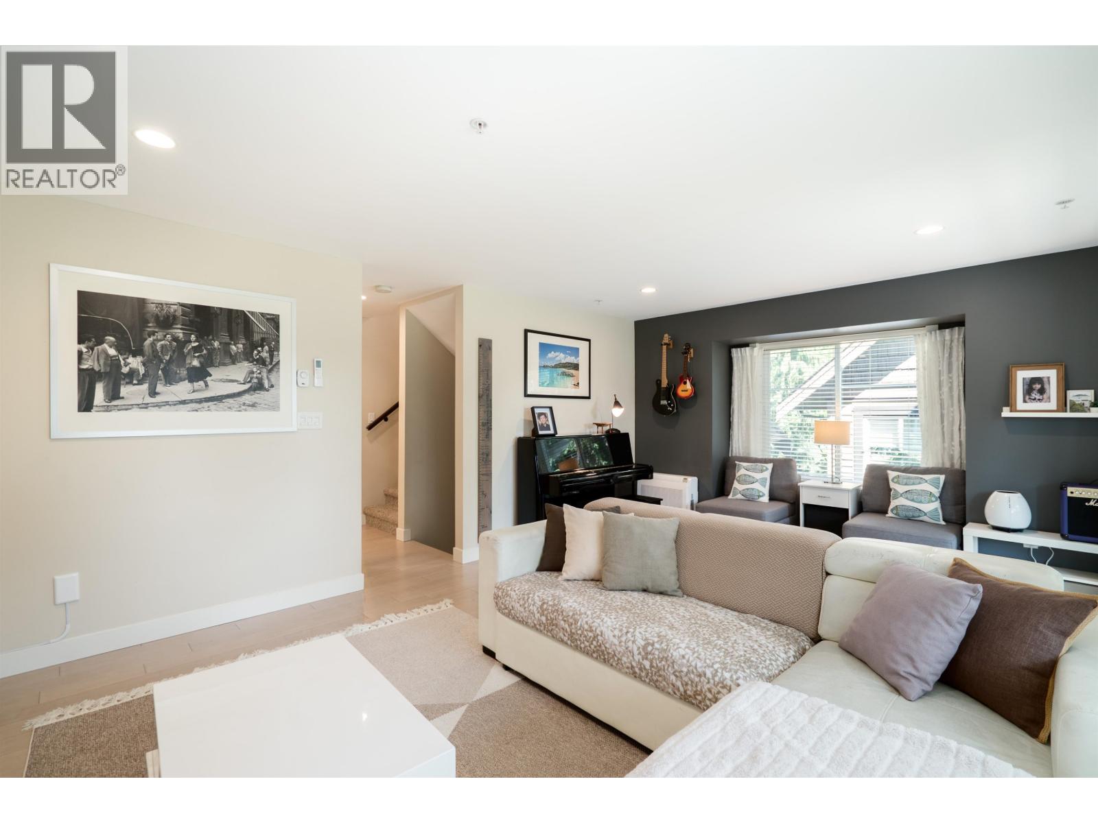 Photo 4 of 9 22206 124 Avenue, Maple Ridge BC