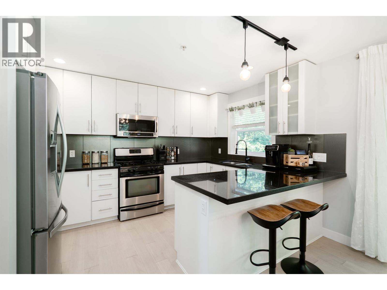Photo 9 of 9 22206 124 Avenue, Maple Ridge BC