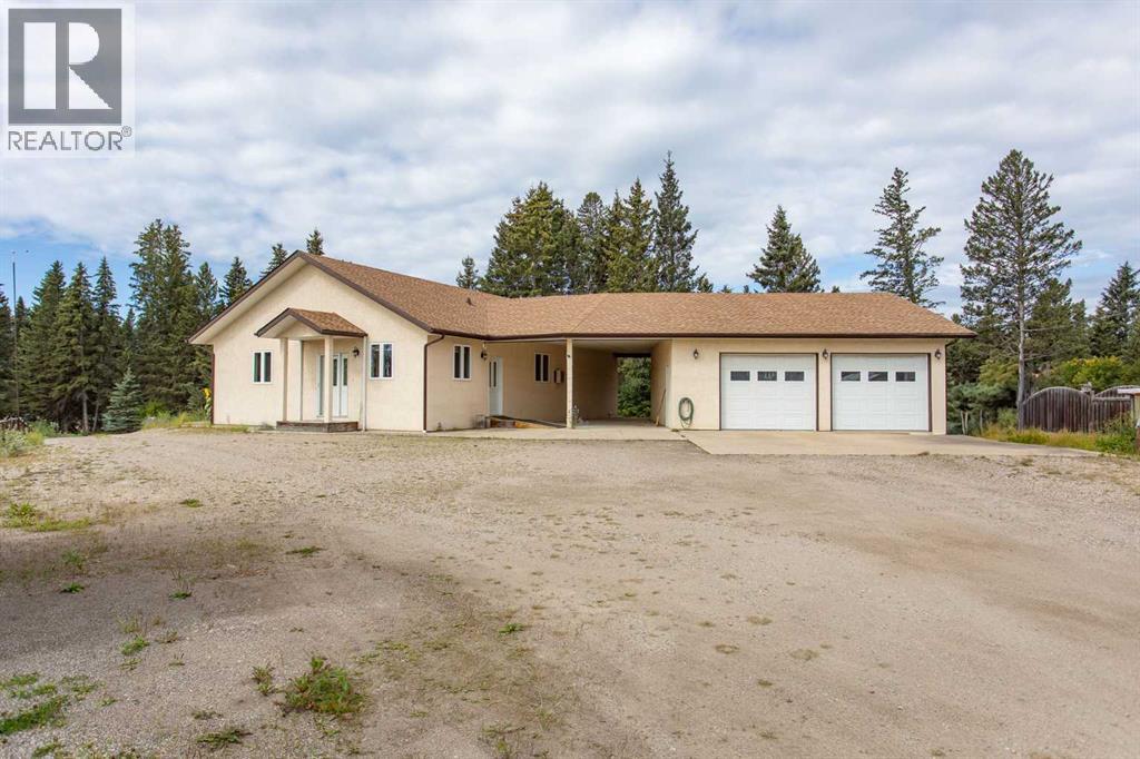 Photo 2 of 126 4th Street, Leslieville AB