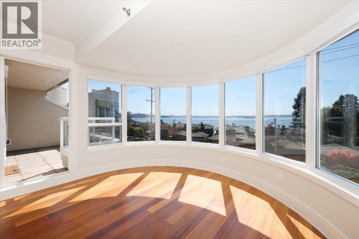 302 2455 BELLEVUE AVENUE, West Vancouver