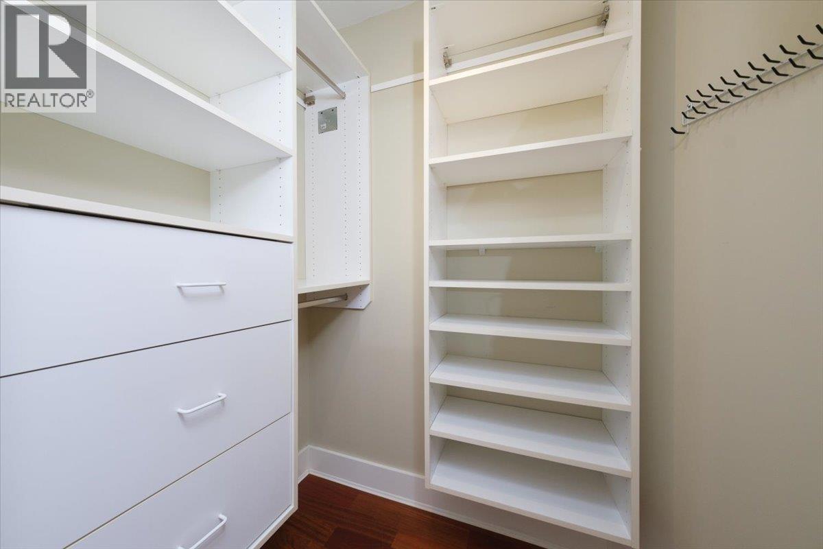 302 2455 BELLEVUE AVENUE, West Vancouver