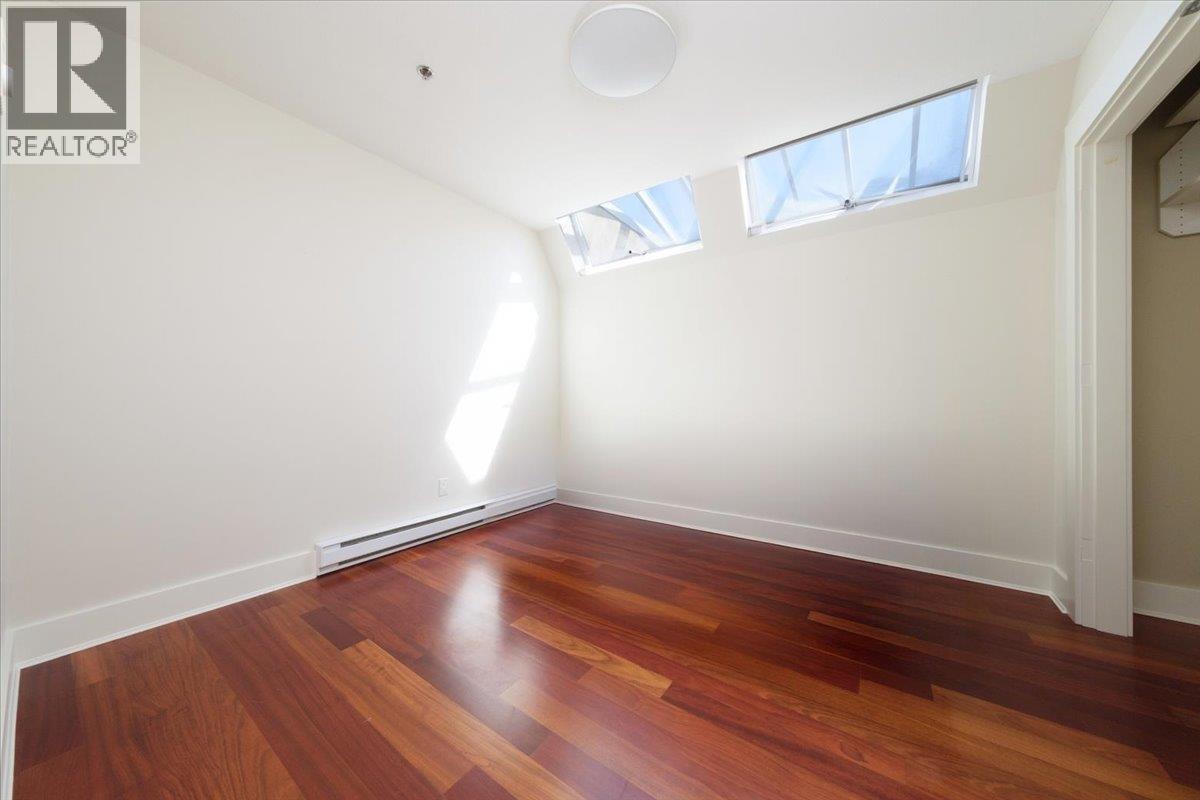 302 2455 BELLEVUE AVENUE, West Vancouver