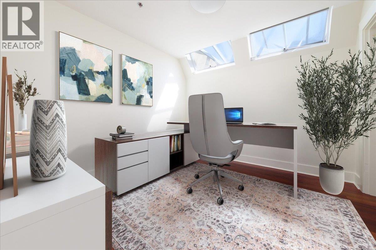 302 2455 BELLEVUE AVENUE, West Vancouver
