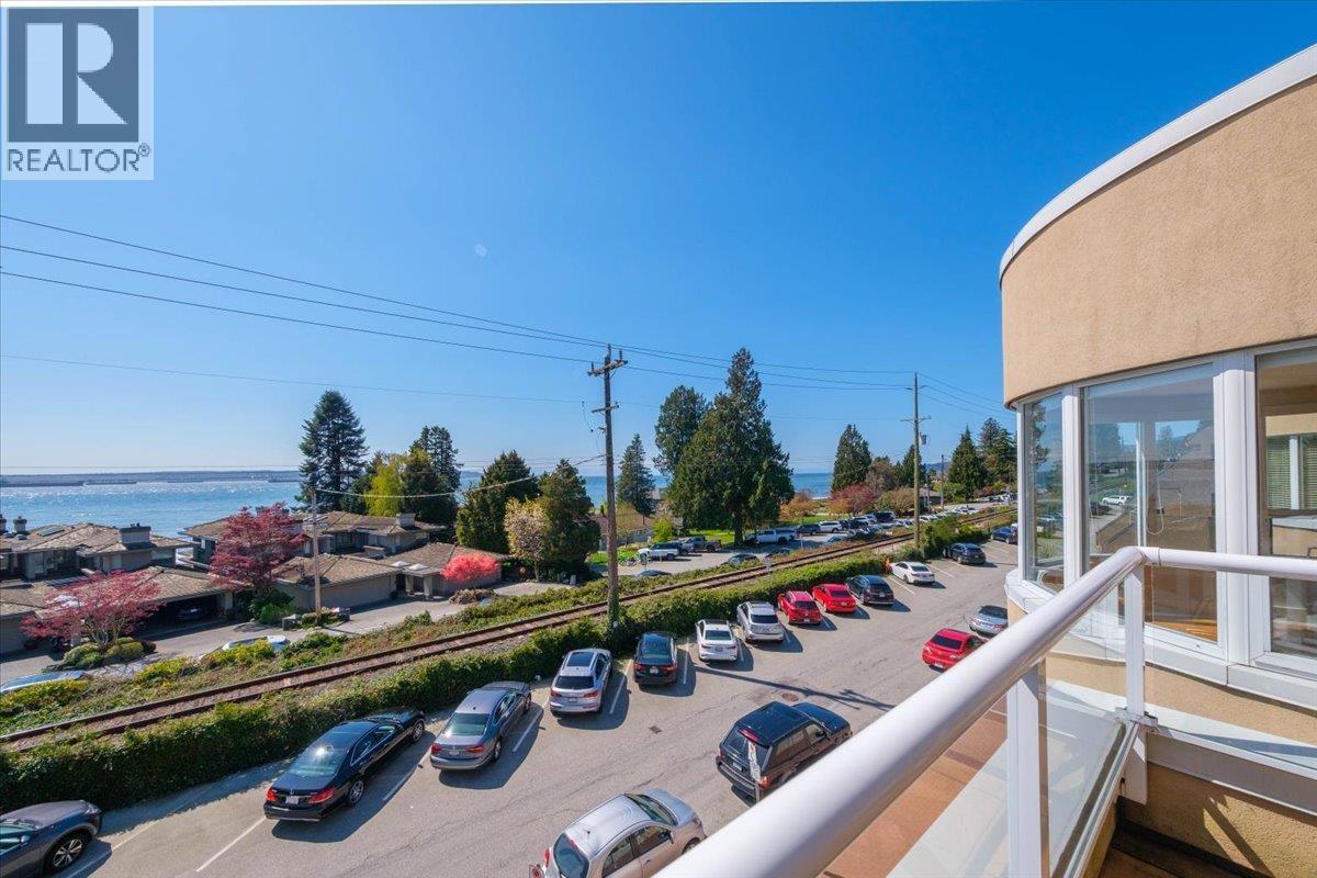 302 2455 BELLEVUE AVENUE, West Vancouver