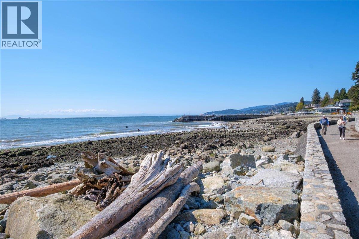 302 2455 BELLEVUE AVENUE, West Vancouver