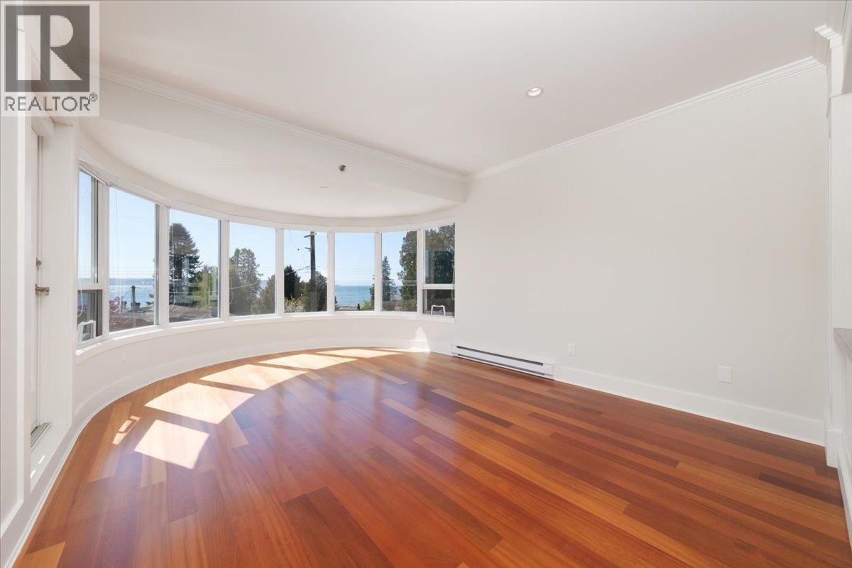 302 2455 BELLEVUE AVENUE, West Vancouver