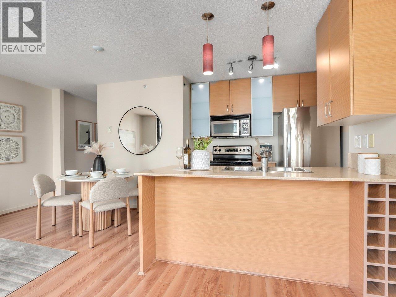 Photo 10 of 2204 928 Homer Street, Vancouver BC