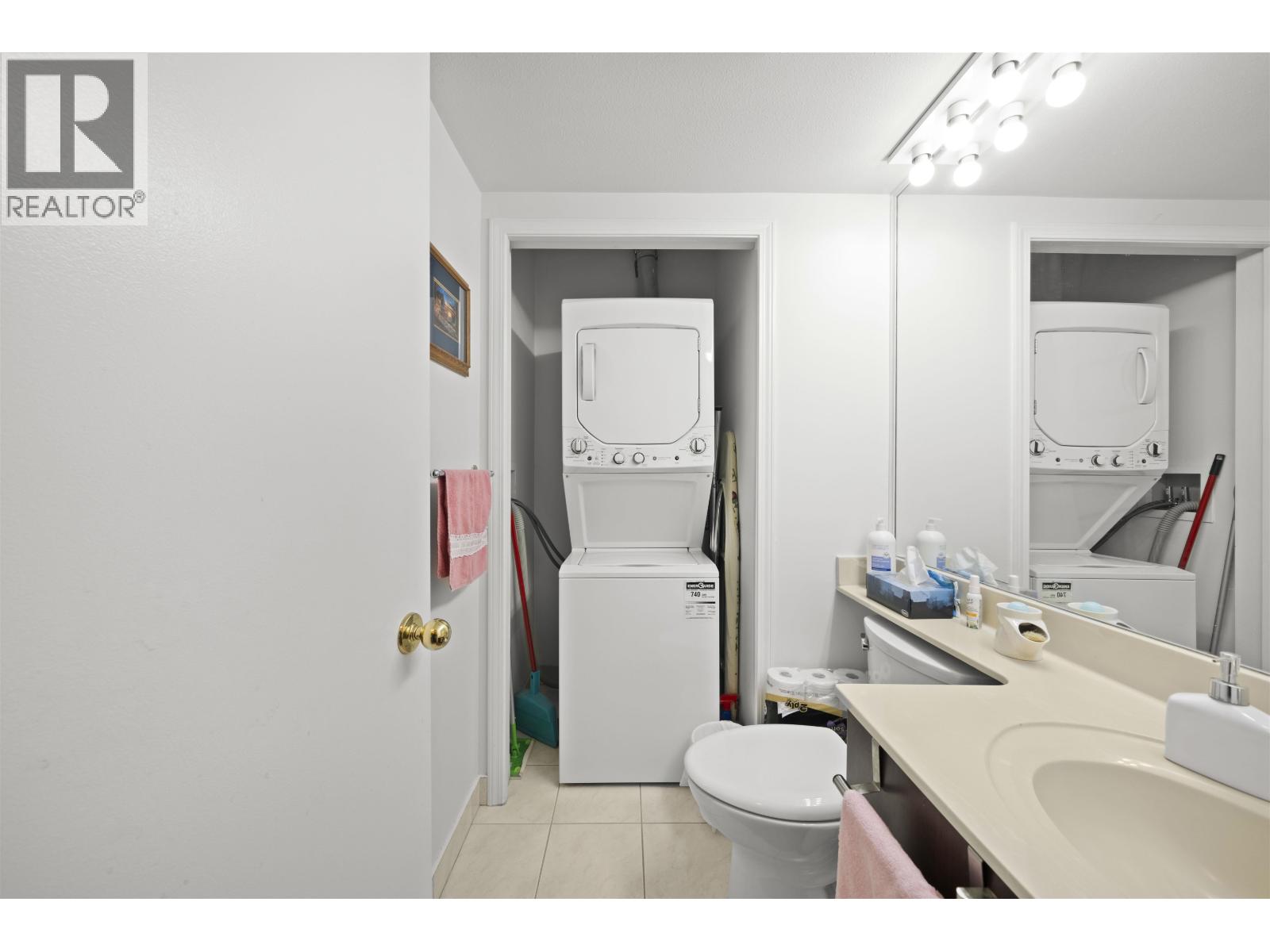 Photo 13 of 416 2915 Glen Drive, Coquitlam BC