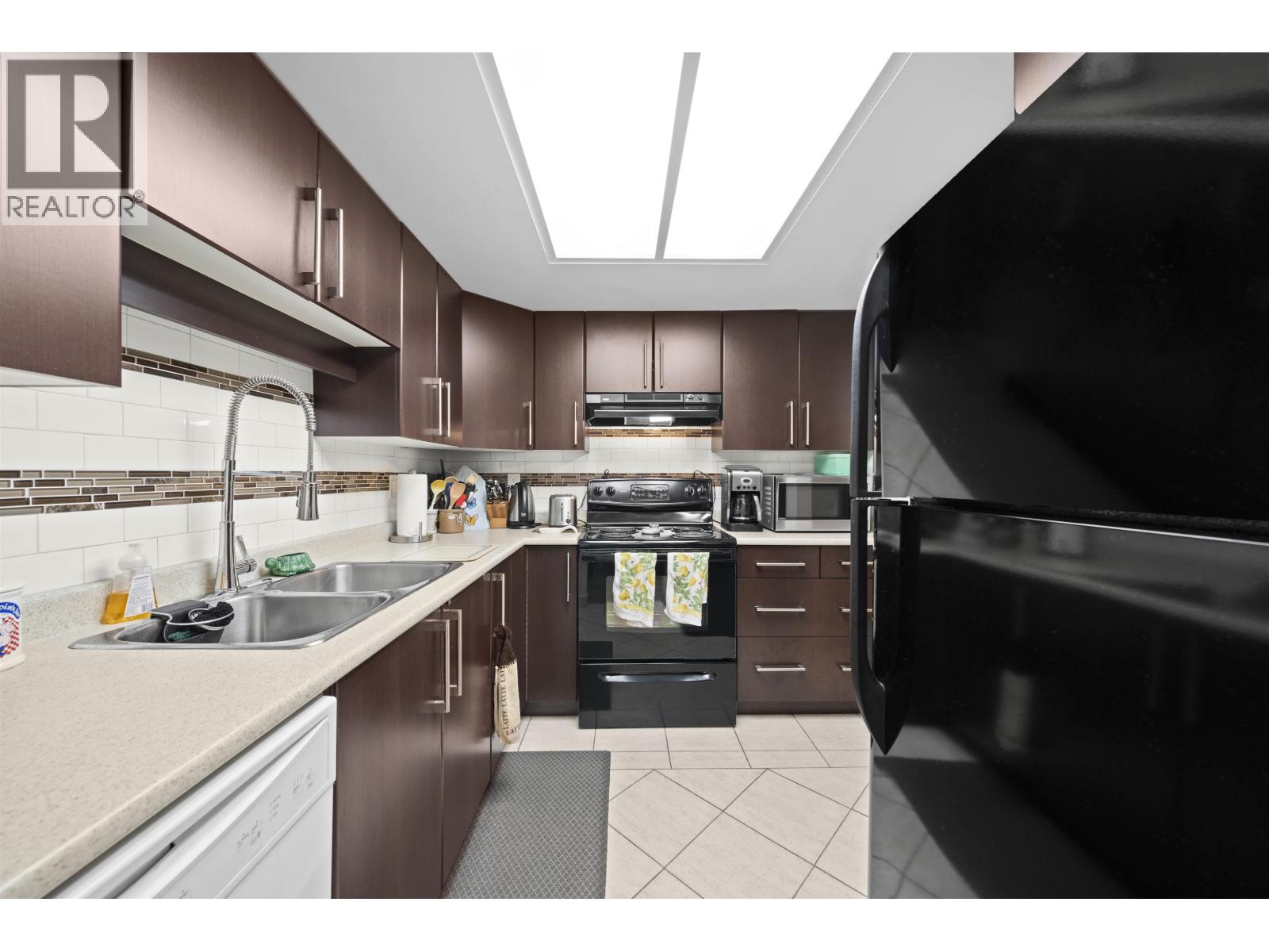 Photo 3 of 416 2915 Glen Drive, Coquitlam BC