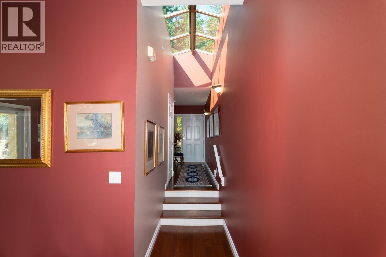 Photo 2 of 3178 Deer Ridge Drive, West Vancouver BC