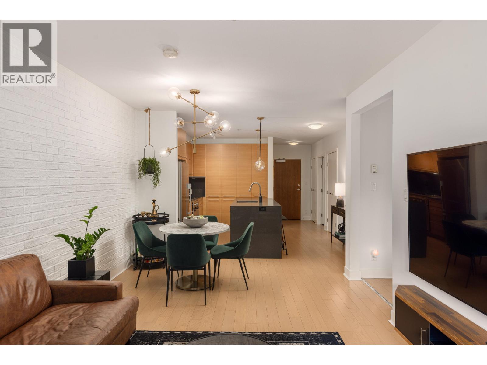 Photo 13 of 203 2020 W 12 Th Avenue, Vancouver BC