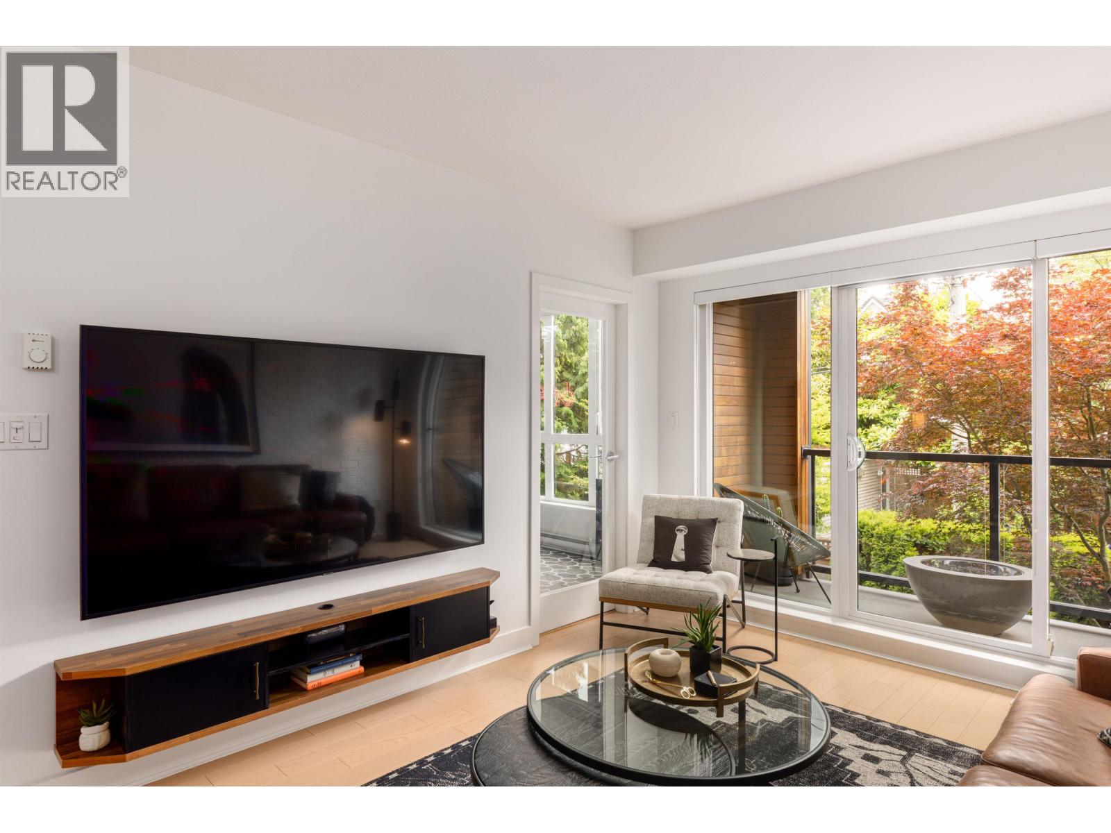 Photo 15 of 203 2020 W 12 Th Avenue, Vancouver BC